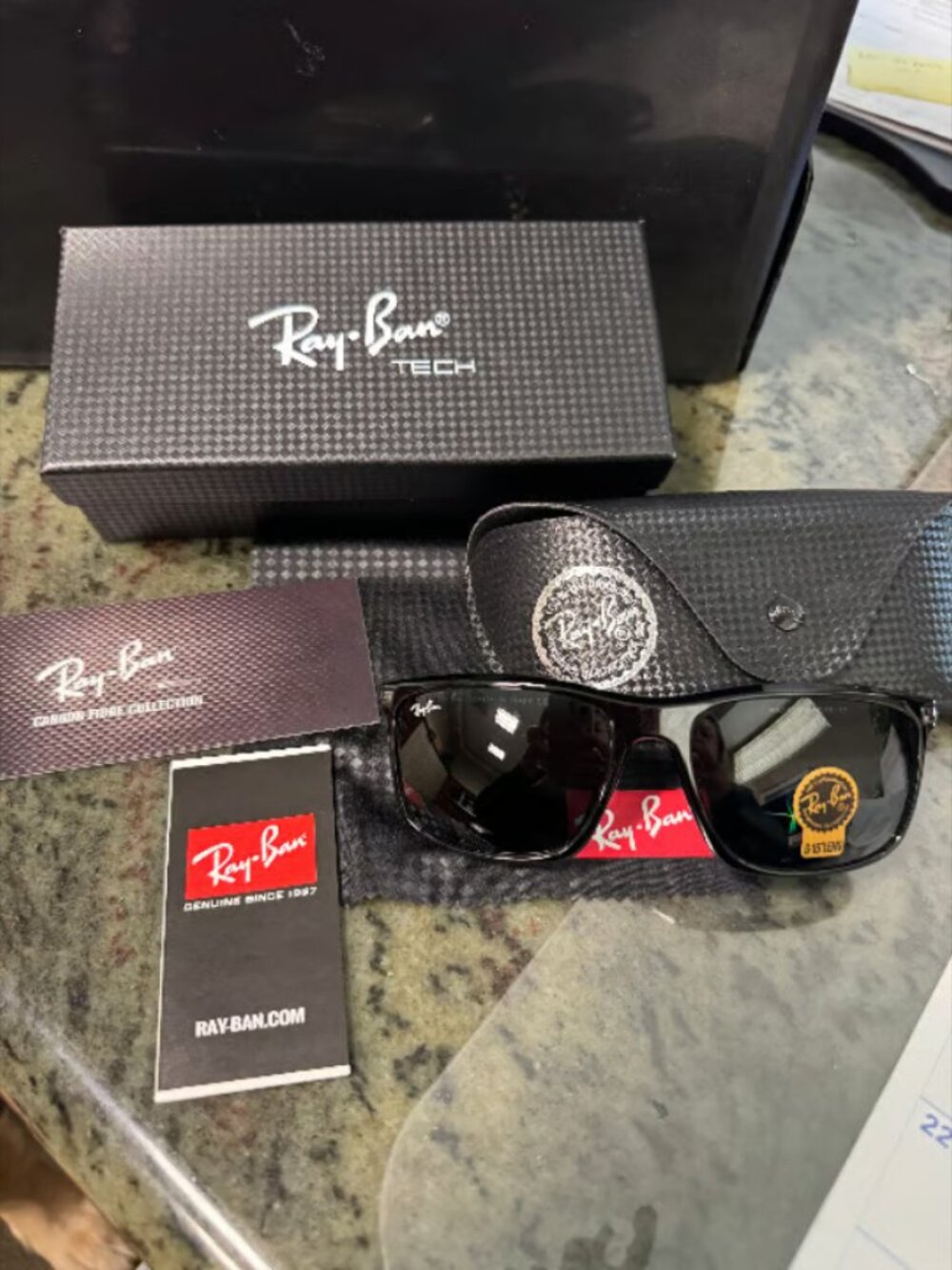 Ray-Ban Sunglasses UNISEX - New  in box / never worn FREE SHIPPING